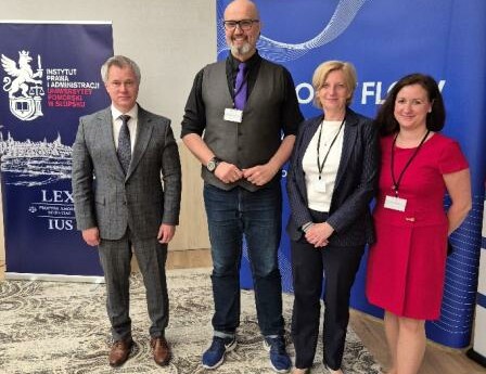 Od lewej: prof. B. Wojciechowski (UŁ), prof. M. Urbańczyk (UAM), prof. M. Łaszewska-Hellriegel, adw. P. Sharp