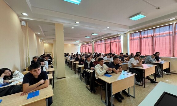 Wykład prof. Andrzeja Bisztygi dla studentów III roku Wydziału Prawa Uniwersytetu Kunaeva w Ałmaty